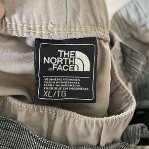 The North Face The Women's Class V Belted Shorts size large flash dry nylon